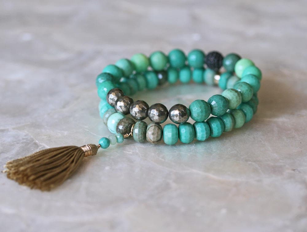 Edelstein Stapel Armbänder, Grüne Chrysopras Quaste Armband-Set, Stretch Pyrit Armband von LHJewelryBoutique