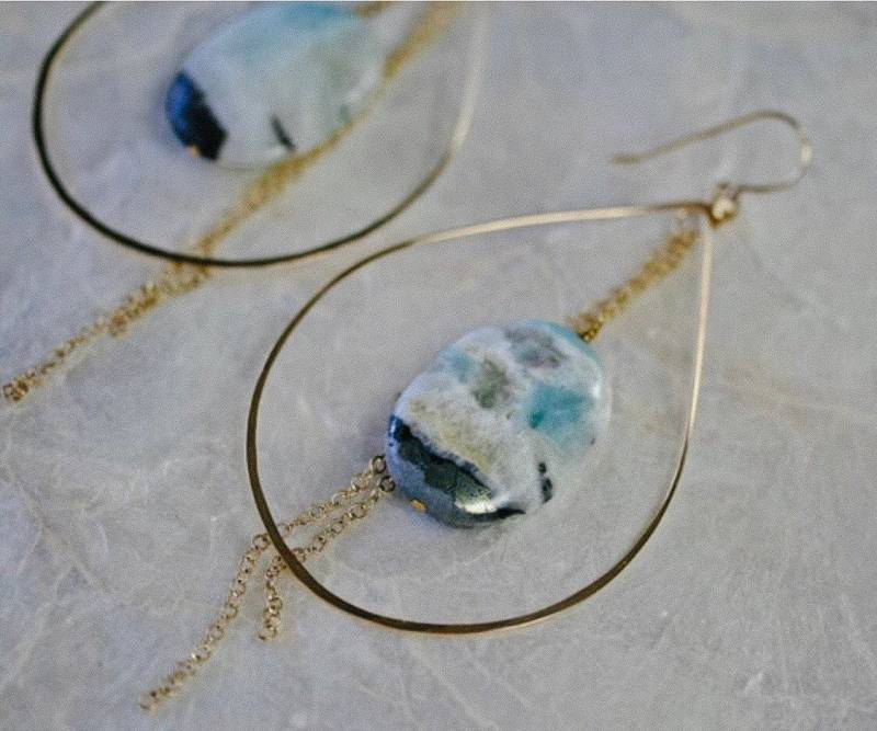 Gold Hoop Ohrringe, Jaspis Statement Bold Creolen Mit Blauen Stein, Gehämmert Ohrringe Gold Hoop Ohrringe, Jaspis Statement Bold Creolen Mit Blauen Stein, Gehämmert Ohrringe von LHJewelryBoutique