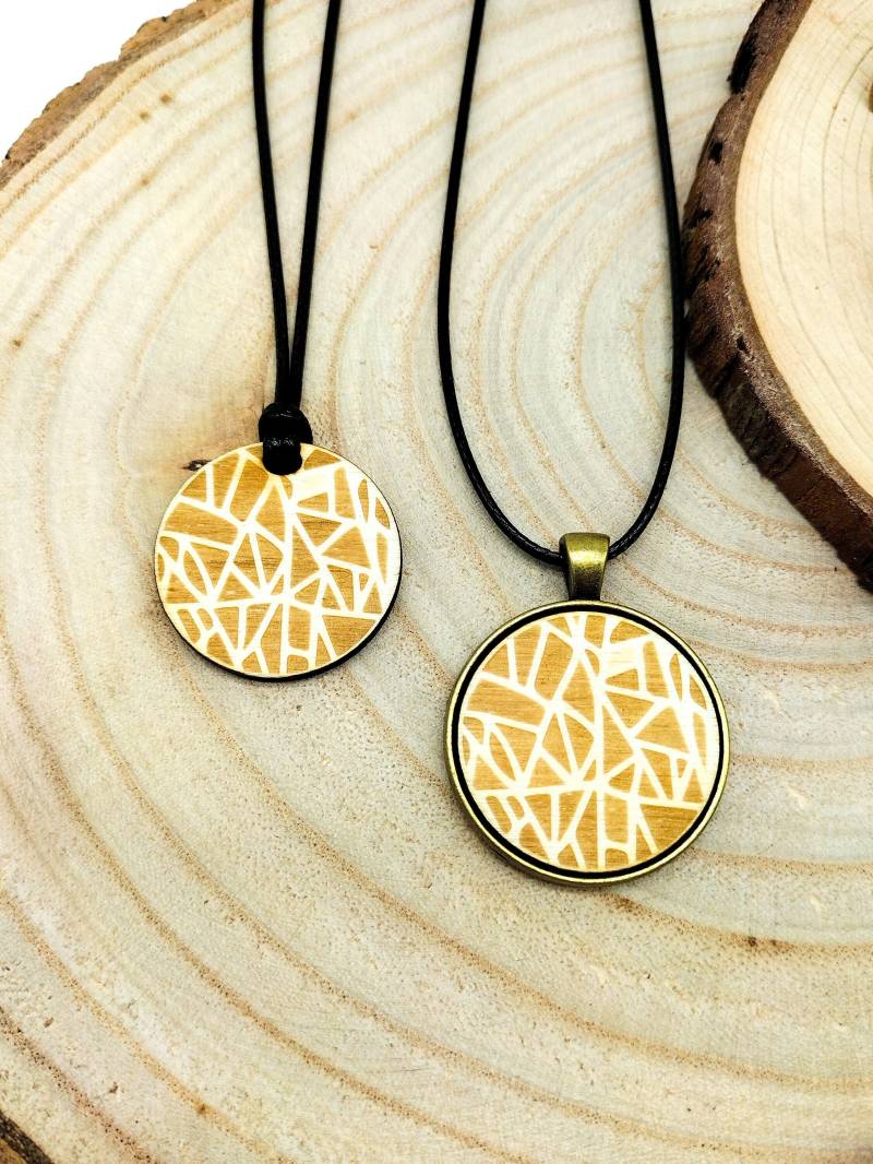 Kette "Glas Fein" | Holz Anhänger Rund Kunstleder Handgefertigt Laser Cut Fassung Kette "Glas Fein" | Holz Anhänger Rund Kunstleder Handgefertigt Laser Cut Fassung von LHLaserDesign