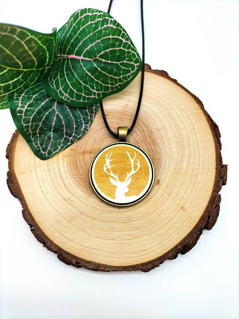 Kette "Hirsch Dunkel" | Holz Anhänger Rund Kunstleder Handgefertigt Laser Cut Fassung Kette "Hirsch Dunkel" | Holz Anhänger Rund Kunstleder Handgefertigt Laser Cut Fassung von LHLaserDesign