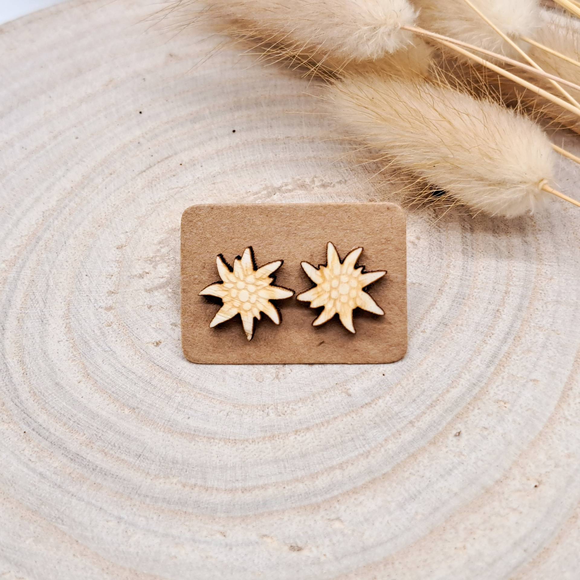 Ohrstecker "Edelweiß Frei" | Holz Rund Handgefertigt Laser Cut Ohrstecker "Edelweiß Frei" | Holz Rund Handgefertigt Laser Cut von LHLaserDesign