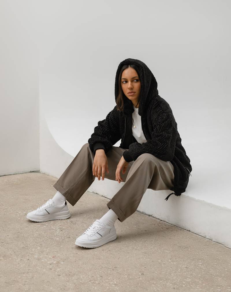 Schwarzer Samt Bomber, Kunstfell Kapuzenjacke von LHcoats