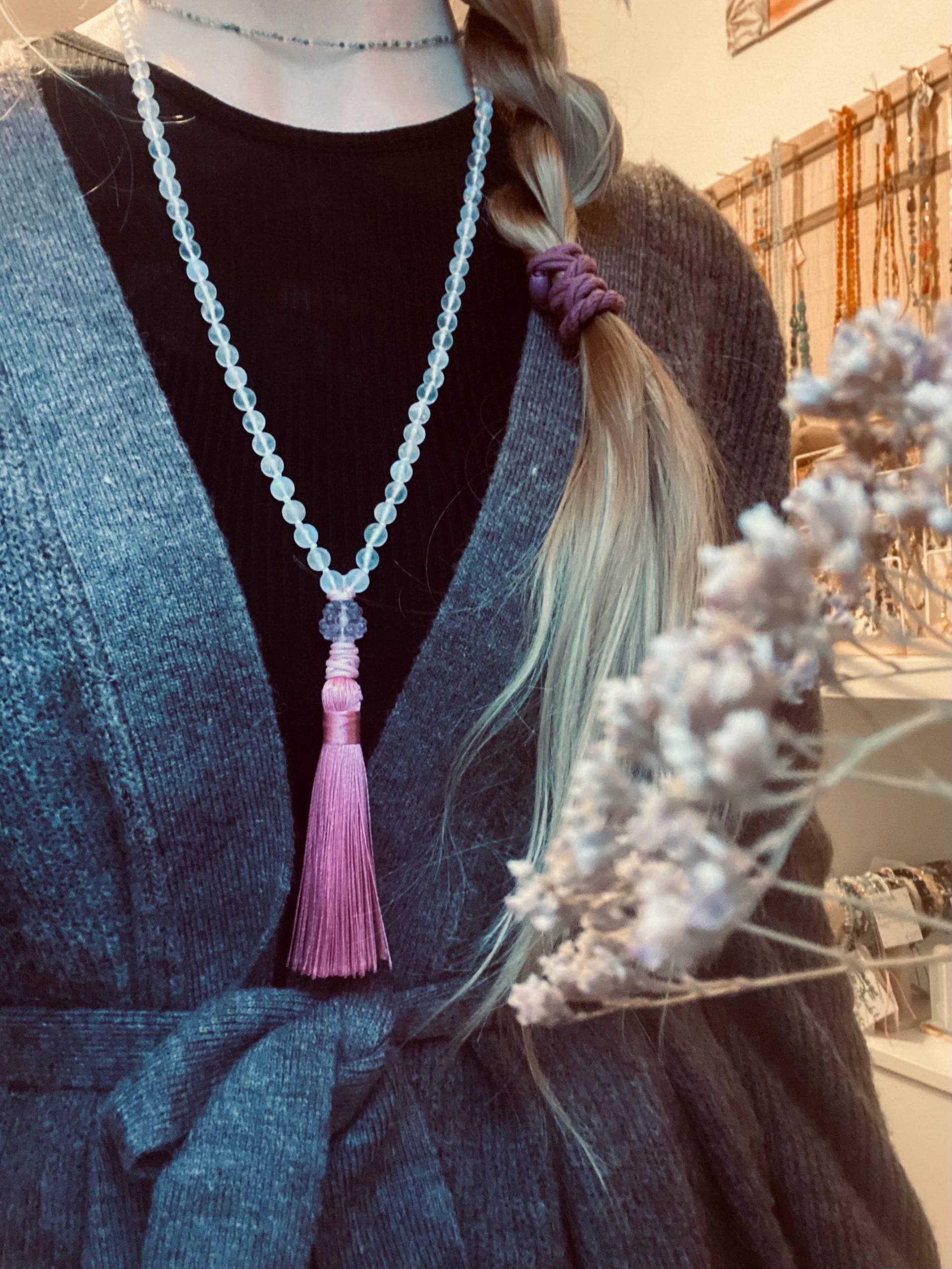 A Qualität Mondstein Gebetskette 99 Perlen Handgeknüpfte Perlenkette Mit Fluorit Blüte Und Quaste in Rosa A Qualität Mondstein Gebetskette 99 Perlen Handgeknüpfte Perlenkette Mit Fluorit Blüte Und Quaste in Rosa von LICHTARBEITERbyJenny