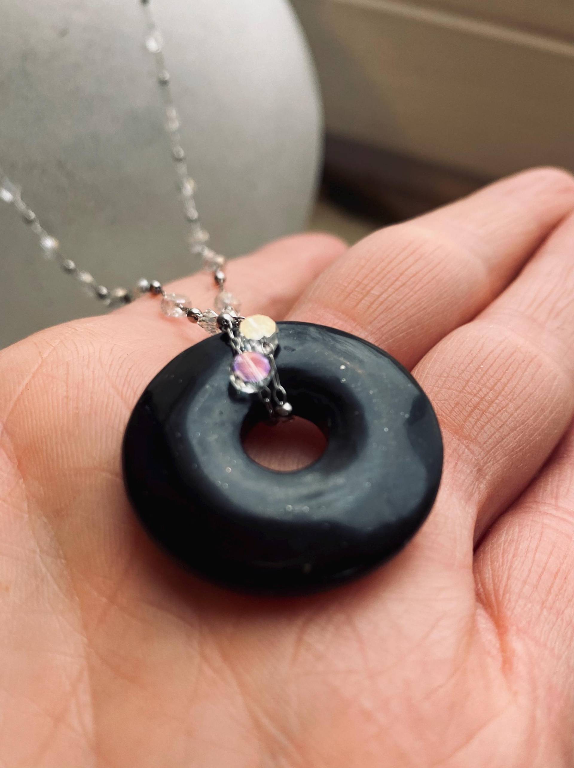 Schungit Donut Lange Edelstahl Kette Schutz Energie Heilung Schungit Donut Lange Edelstahl Kette Schutz Energie Heilung von LICHTARBEITERbyJenny