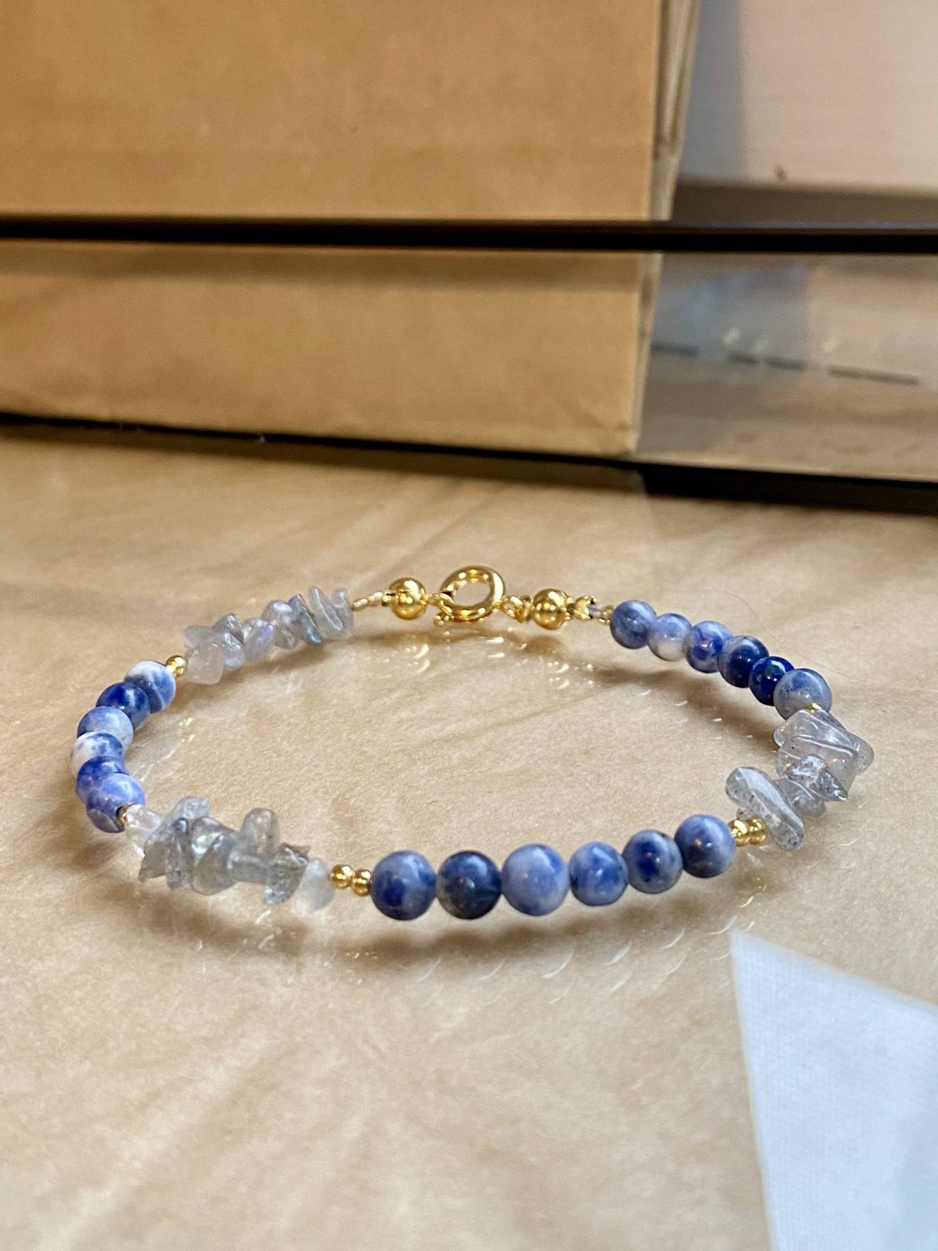 Sodalith Und Labradorit Armband Zarte Perlen Kreativität Ausgeglichenheit Sodalith Und Labradorit Armband Zarte Perlen Kreativität Ausgeglichenheit von LICHTARBEITERbyJenny