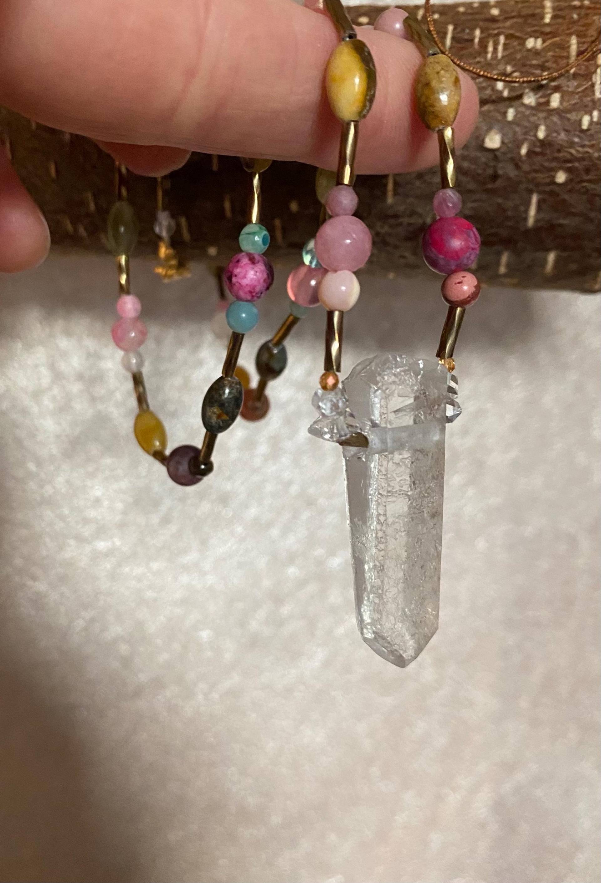 Wunderschöne Edelstein Kette Bergkristall Spitze Kristall Anhänger Wunderschöne Edelstein Kette Bergkristall Spitze Kristall Anhänger von LICHTARBEITERbyJenny