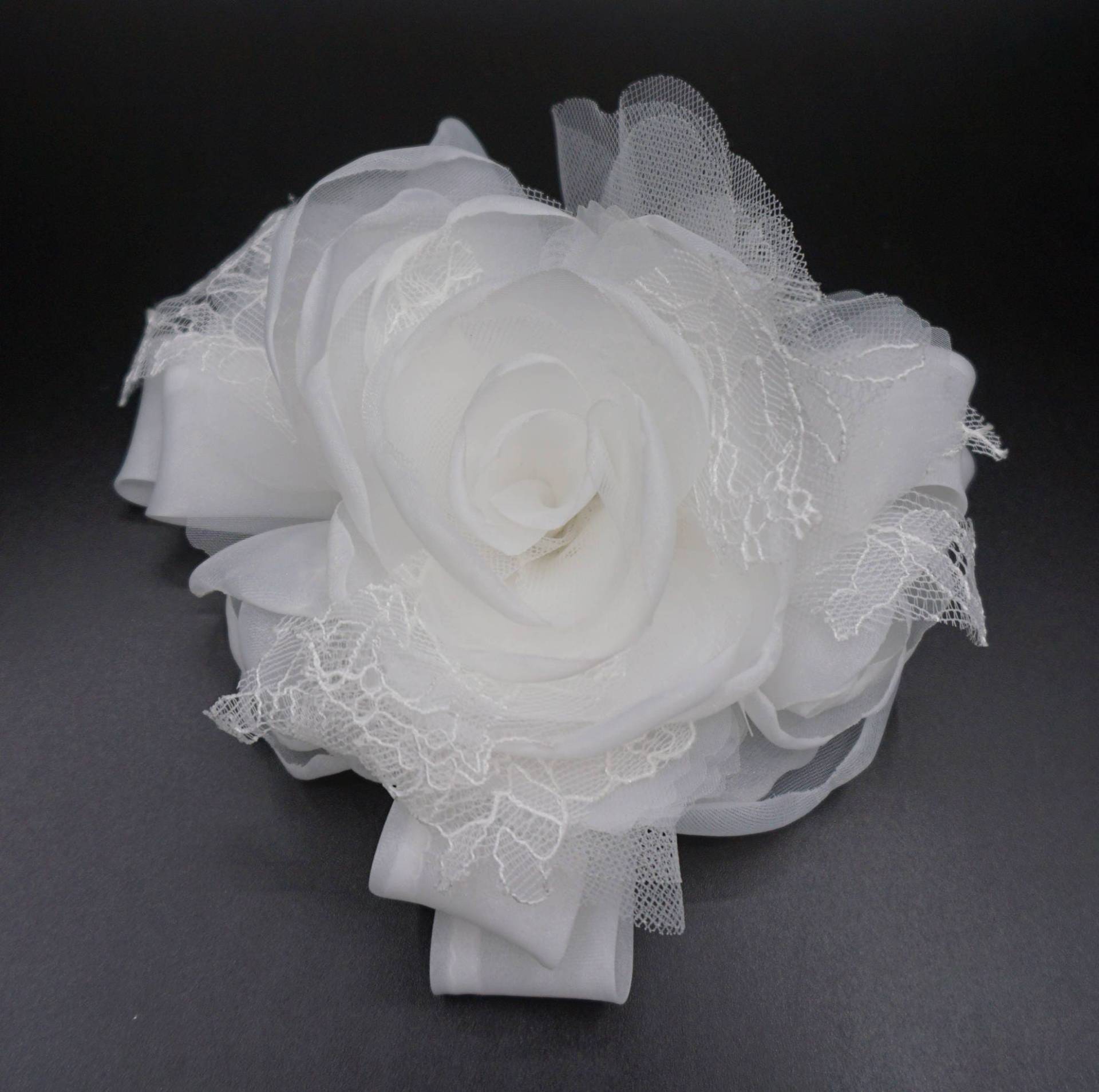 Blumenbrosche Aus Organzastoff Und Spitze, Elfenbeinfarben. Für Das Brautkleid Blumenbrosche Aus Organzastoff Und Spitze, Elfenbeinfarben. Für Das Brautkleid von LIDALYDI
