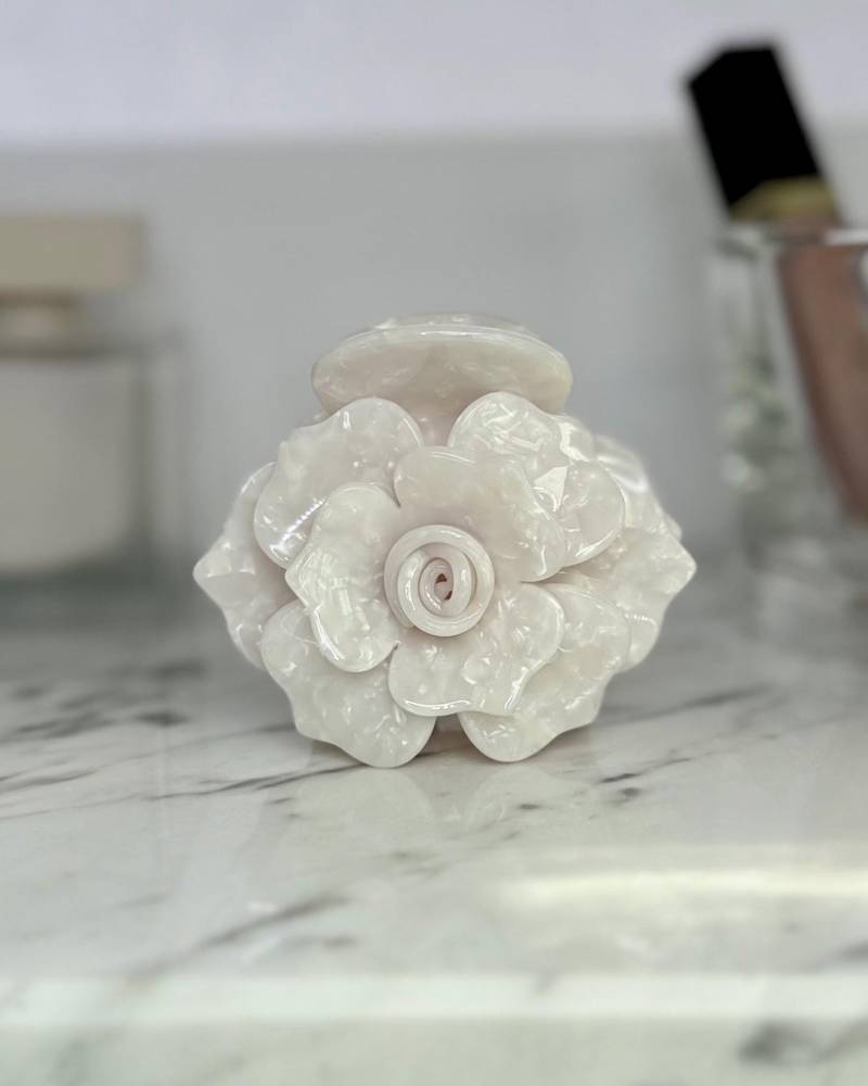 Acetat Haarklammer Blume - Große Haarspange 8, 5 cm Stabile Damen Perlmutt Haarclip von LIEBAE