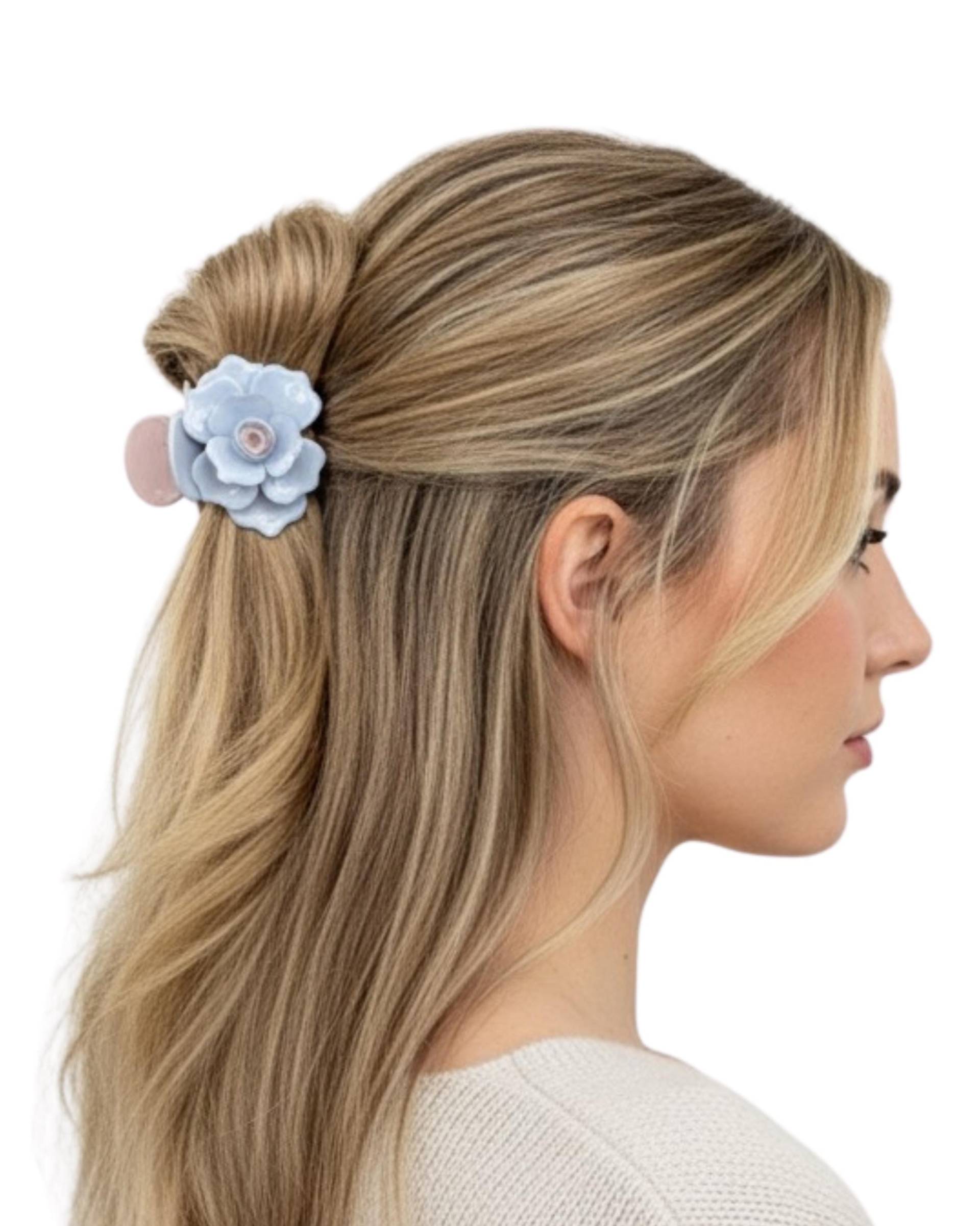 Hellblaue Rosen Haarklammer Aus Acetat - Florales Haaraccessoire Für Hochzeiten, Feste, Weihnachten & Elegante Looks Hellblaue Rosen Haarklammer Aus Acetat - Florales Haaraccessoire Für Hochzeiten, Feste, Weihnachten & Elegante Looks von LIEBAE
