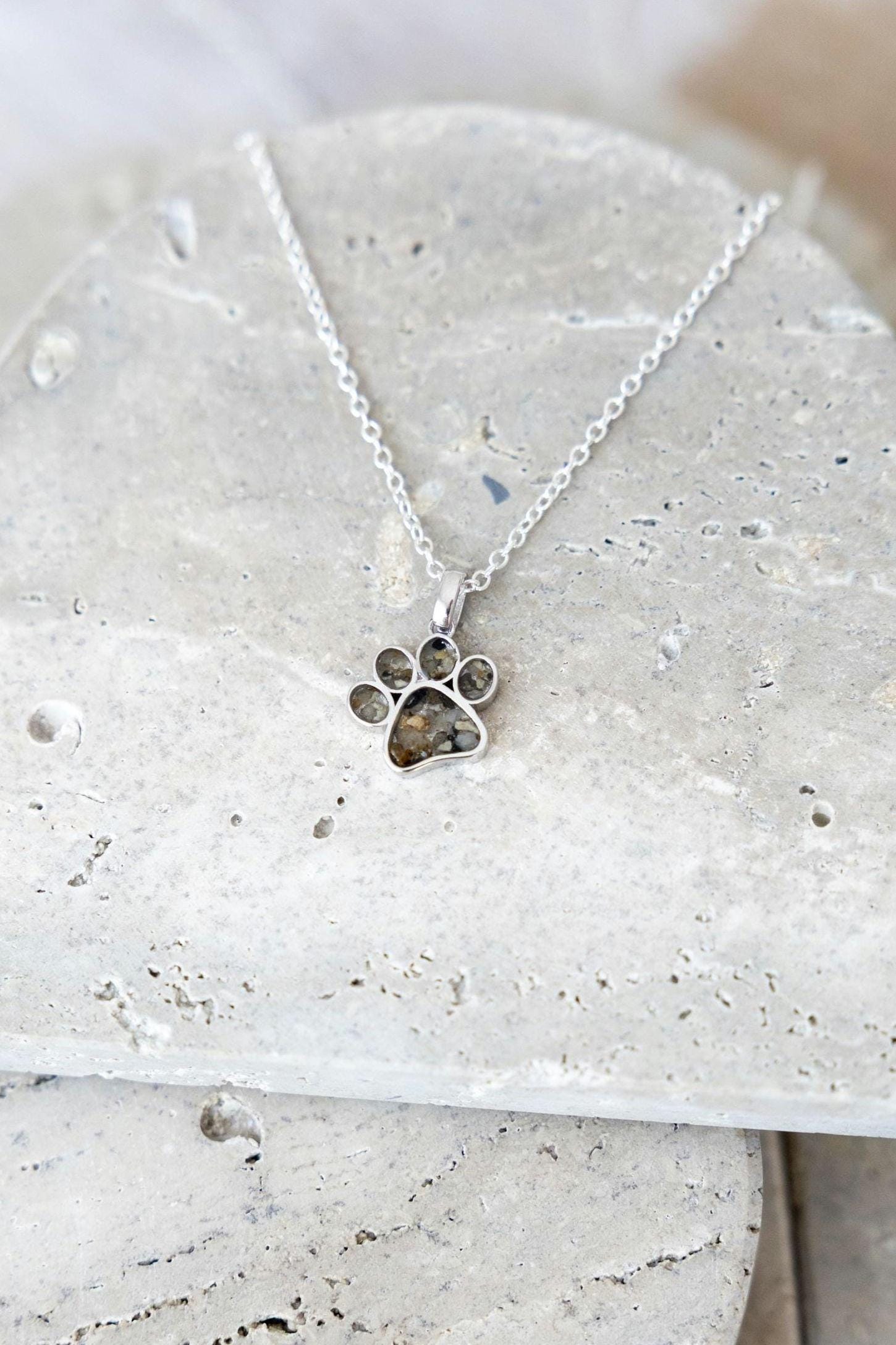 Kette "Pfötchen" 925Er Silber Tierasche/Hundeasche/Epoxidharz/Resinschmuck/Tierhaar/Erinnerungskette/Trauerschmuck Kette "Pfötchen" 925Er Silber Tierasche/Hundeasche/Epoxidharz/Resinschmuck/Tierhaar/Erinnerungskette/Trauerschmuck von LIEBLGEDOENS