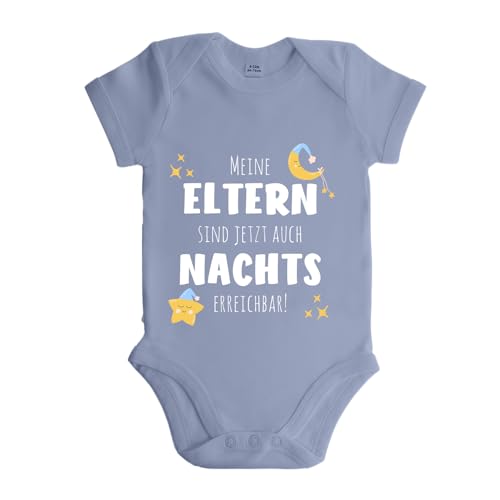 LIEBTASTISCH - Meine Eltern sind jetzt auch Nachts erreichbar! - Baby body kurzarm - Strampler - mit Druckknöpfen - Jungen & Mädchen - 100% Bio Baumwolle (Hellblau, 3-6 Monate) von LIEBTASTISCH