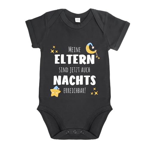 LIEBTASTISCH - Meine Eltern sind jetzt auch Nachts erreichbar! - Baby body kurzarm - Strampler - mit Druckknöpfen - Jungen & Mädchen - 100% Bio Baumwolle (Schwarz, 0-3 Monate) von LIEBTASTISCH