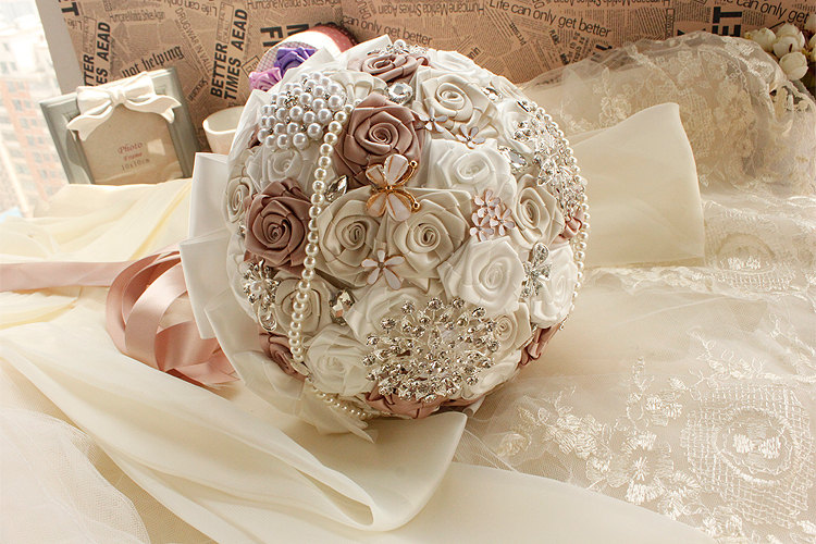 Champagner Roses Hochzeits-Bouquet Mit Perlen Rhinestones Crystal Satin Ribbon Pearls Bridal Bouquet Braut-Bouquet Hochzeitsblumen von LIFEOFLACE