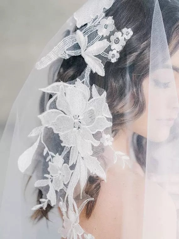 Ein Paar Off-White Kleid Zubehör Dekoration Spitze Applikation von LIFEOFLACE