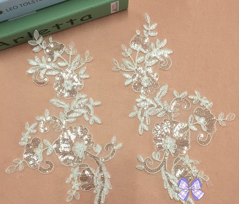 Ein Paar Pailletten Spitzeapplique Hochzeitsdekoration von LIFEOFLACE