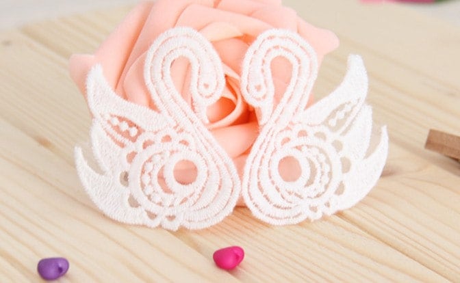 Ein Paar Schöne Weiße Schwan Applikation, Spitze Diy Zubehör Für 5cm Breite, 5, 8 cm Länge von LIFEOFLACE