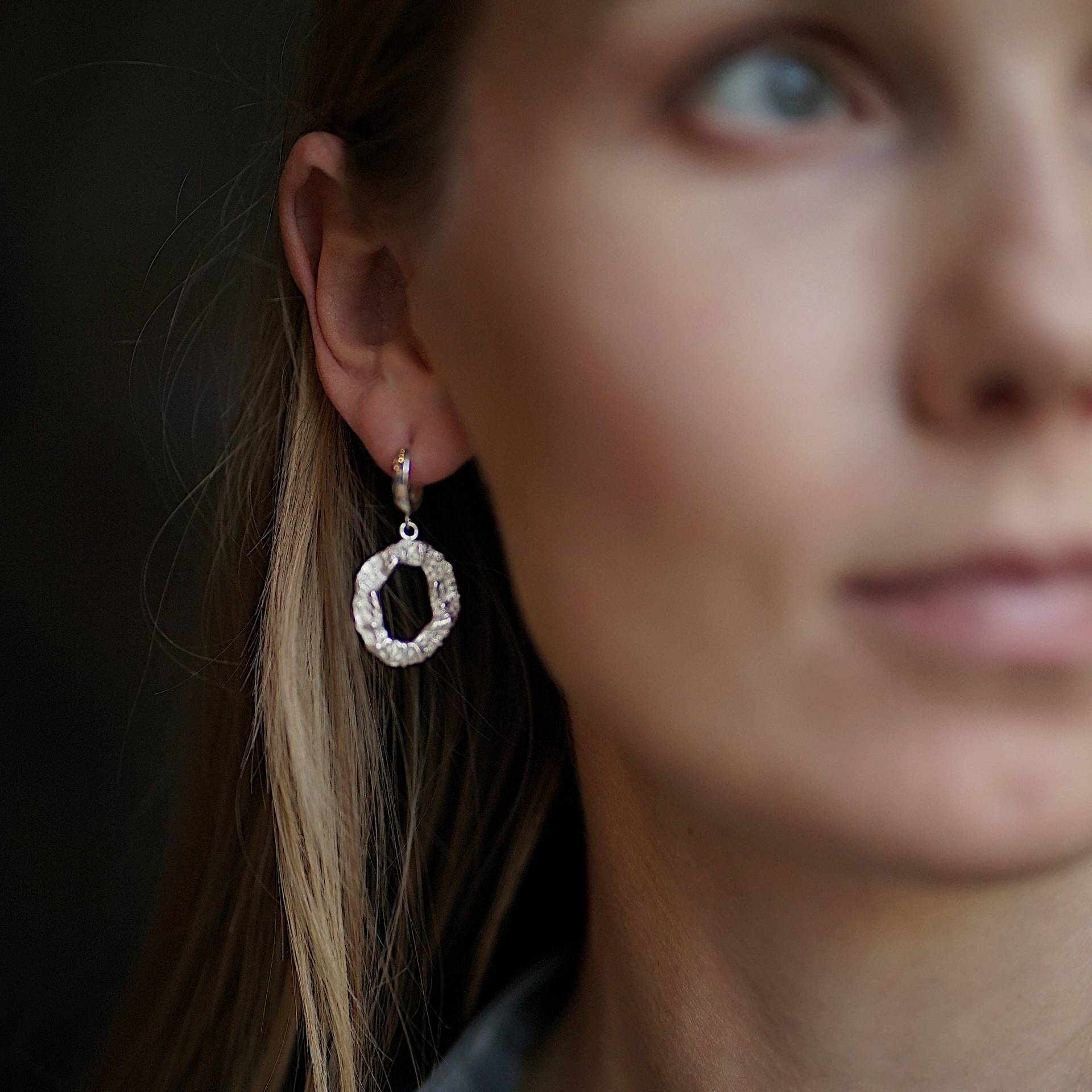 Große Silber Ohrringe, Handgemachte Ohrringe Mit Textur Große Silber Ohrringe, Handgemachte Ohrringe Mit Textur von LIKIKOJewellery