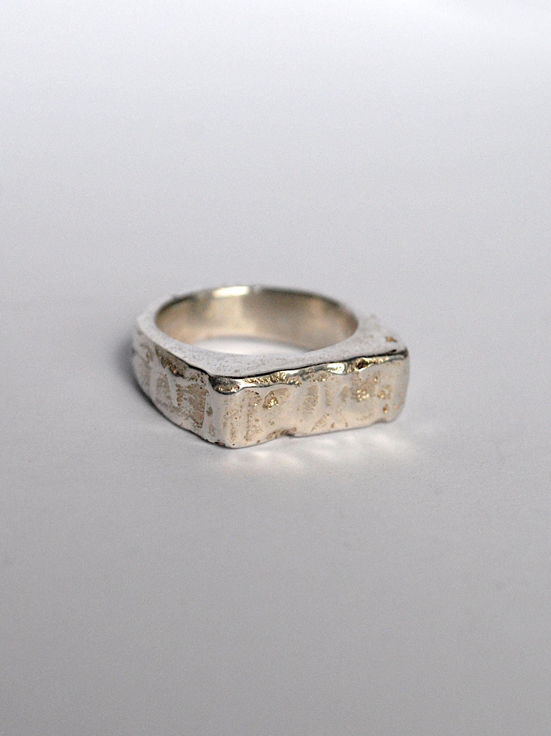 Strukturierter Siegelring, Sterling Silber Ring, Unisex Design, Sandguss Handgefertigt Strukturierter Siegelring, Sterling Silber Ring, Unisex Design, Sandguss Handgefertigt von LIKIKOJewellery