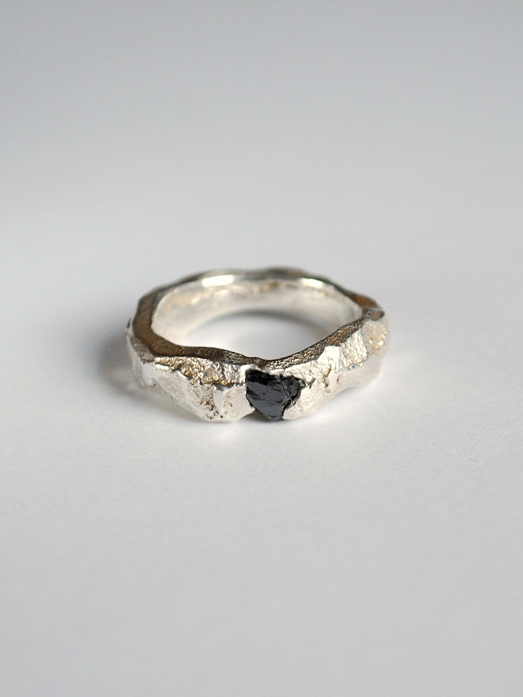 strukturierter Unisex Ring Mit Schwarzer Diamant, Roh Diamantiert, Design, Sandguss Ring, Handgemachter Rauer Silberring strukturierter Unisex Ring Mit Schwarzer Diamant, Roh Diamantiert, Design, Sandguss Ring, Handgemachter Rauer Silberring von LIKIKOJewellery