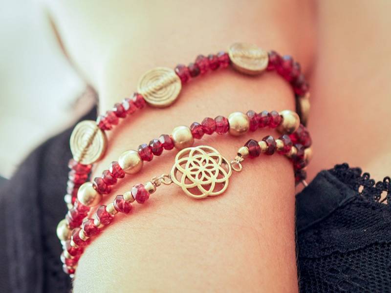 Frauen Armband // Freundin Geschenk Lebensbaum Für Frau Sie Granat Brautjungfer von LILYOMofficial