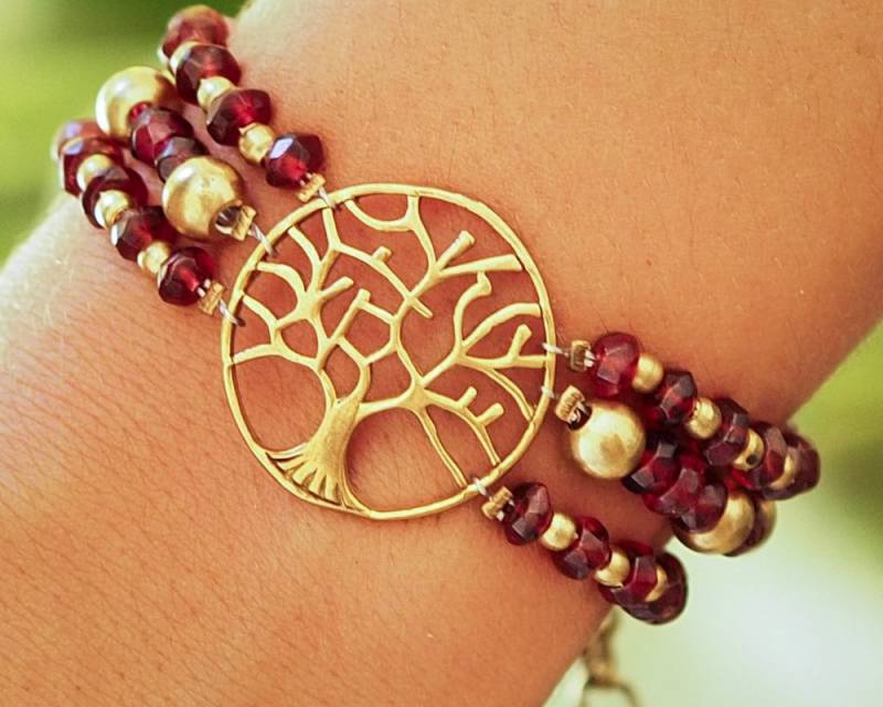 Granat Armband // Lebensbaum Frauen Sacred Symbol Anhänger von LILYOMofficial