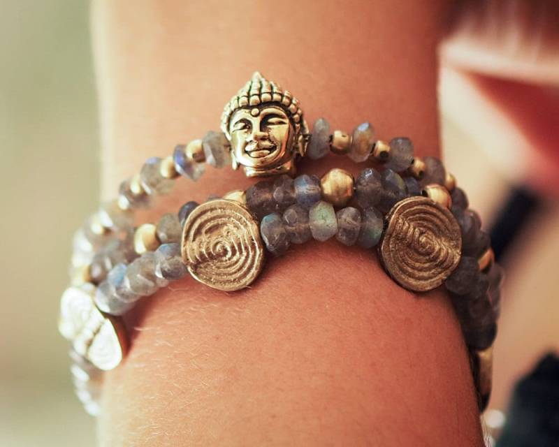 Labradorit Armband // Armreifen Buddha Multi Strang Hand Multistrang von LILYOMofficial