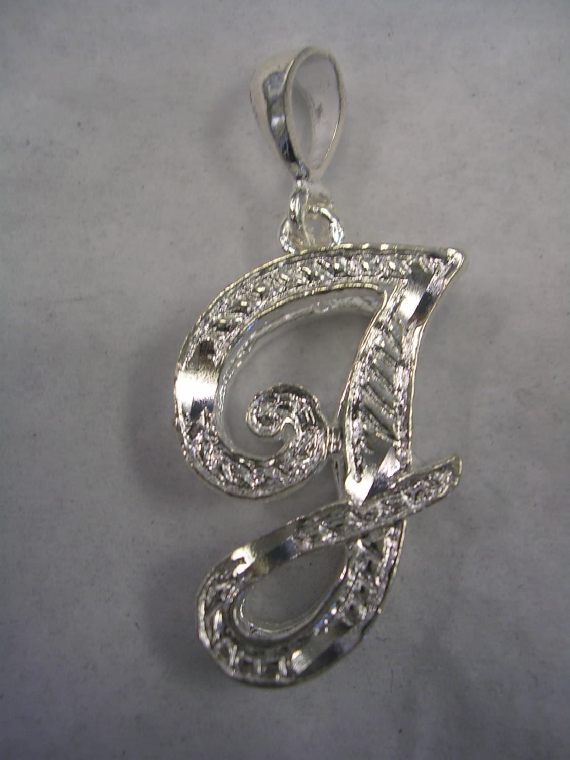 Anfangsbuchstaben Fertig Ich Mit Diamantschliff Anhänger in Sterling-Silber Anfangsbuchstaben Fertig Ich Mit Diamantschliff Anhänger in Sterling-Silber von LILYSJEWELERS
