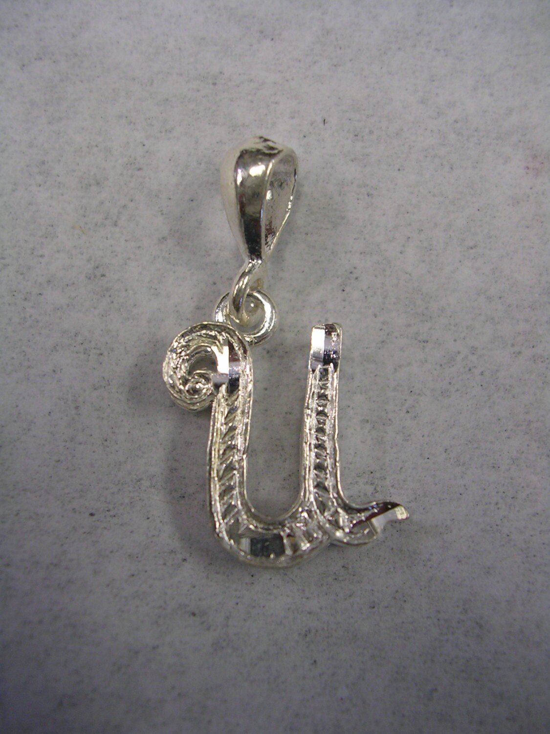 Buchstabe U Aus Sterlingsilber Buchstabe U Aus Sterlingsilber von LILYSJEWELERS
