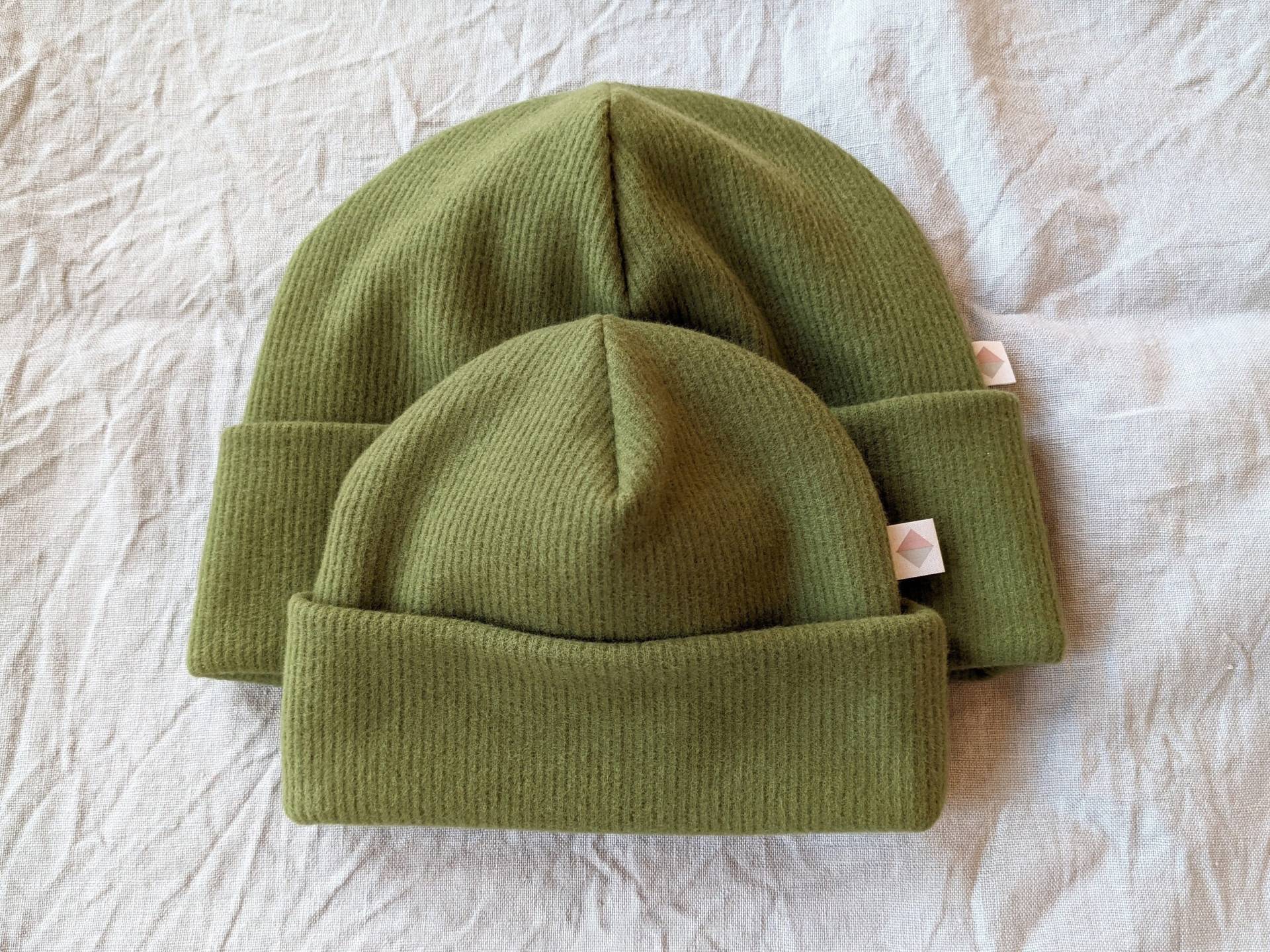 Nachhaltige Kinder Beanie // Flauschige Cord Sweat Baby Mütze Kindermütze in Drei Schönen Farben von LIMOclothing