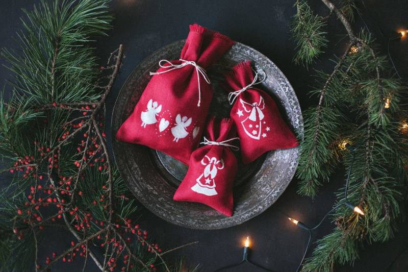 Rote Stofftaschen Weiß Engel/Leinen Weihnachten Tasche Geschenktüte Natur Set Mit 3 Roten Taschen Rote Stofftaschen Weiß Engel/Leinen Weihnachten Tasche Geschenktüte Natur Set Mit 3 Roten Taschen von LINOHAZE