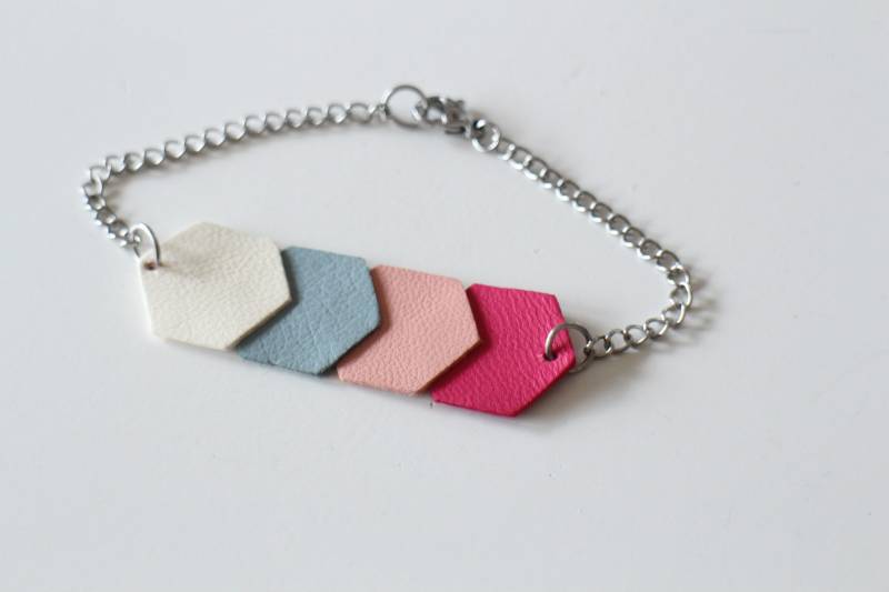 Armband Aus Silbernem Edelstahl Und Mehrfarbigem Leder. Handgefertigt von LIPIKIBIJOUX