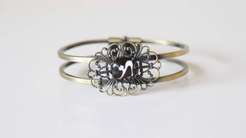 Handgemachter Katzenarmreif von LIPIKIBIJOUX