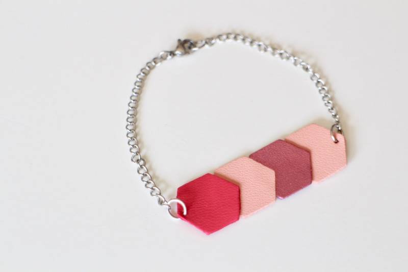 Mehrfarbiges Armband Aus Leder Und Silbernem Edelstahl. Handgefertigt von LIPIKIBIJOUX