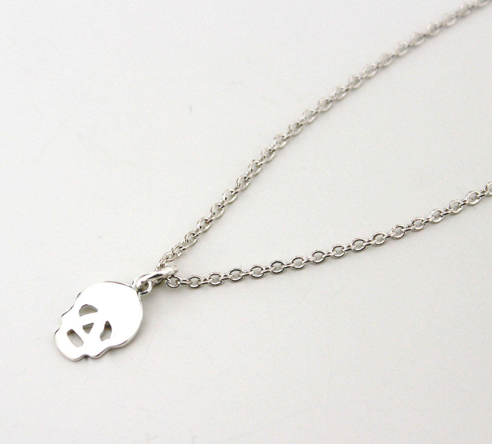 Totenkopf-Halsband von LISAKORNPARIS