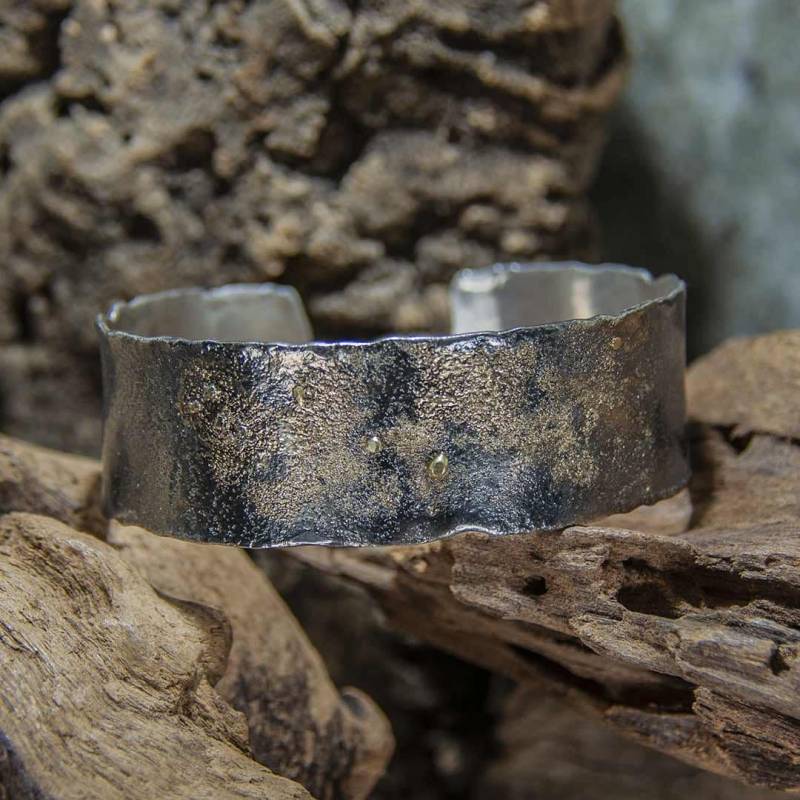 Armreif Aus 935Er Sterlingsilber Mit Goldaufschmelzungen von LITHOBSESSION