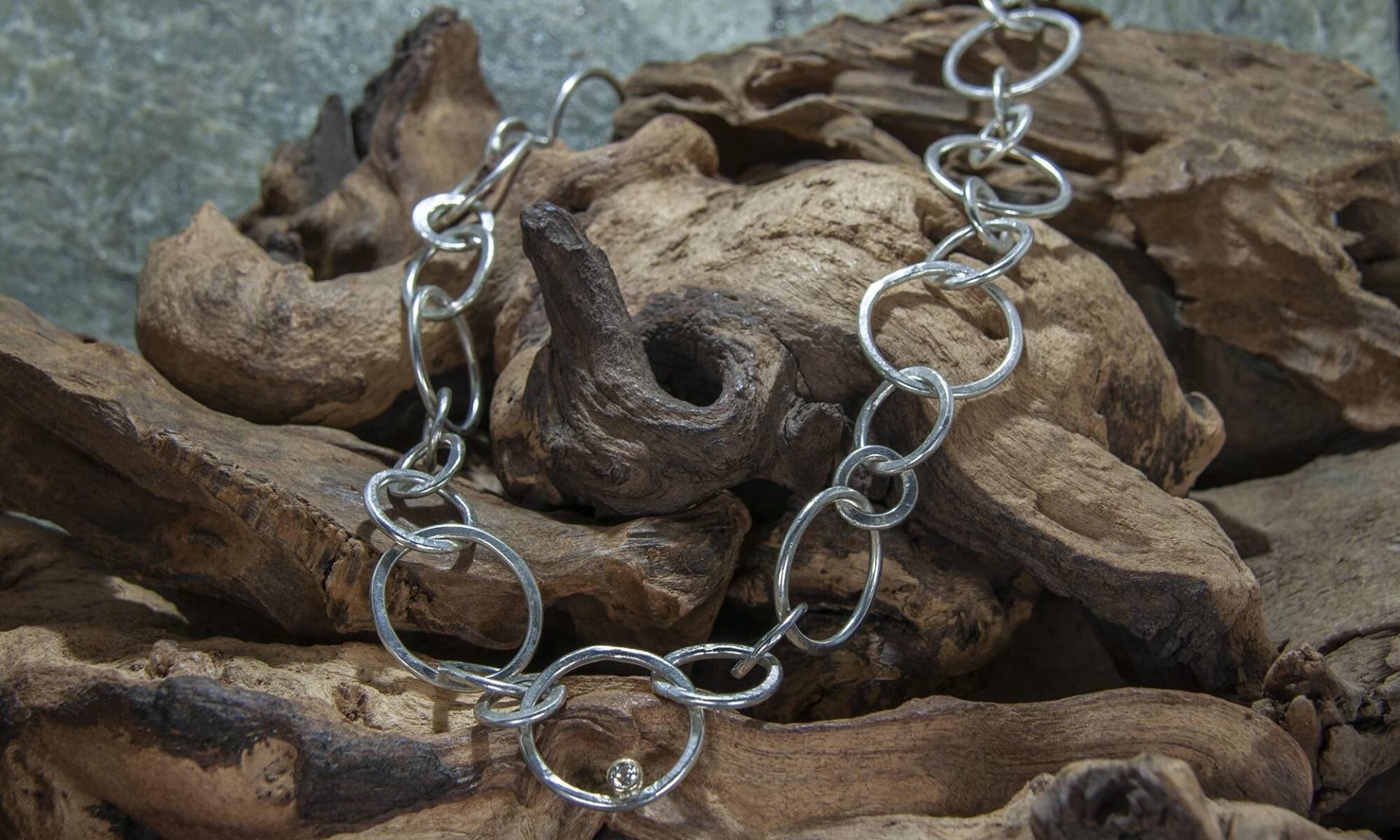 Handgeschmiedete Metallmix-Kette Aus Silber Mit Brilliant in Goldfassung von LITHOBSESSION