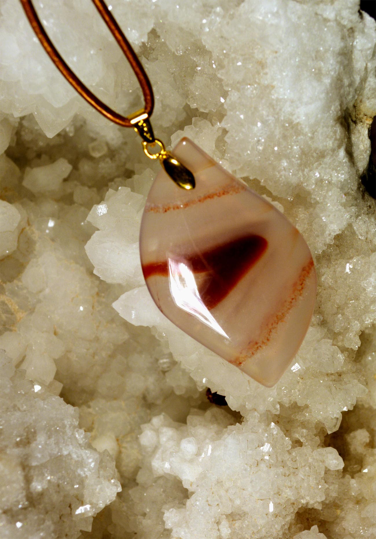 Blattförmiger Gebänderter Achat N210 von LITHOZENPALEOSCOPE