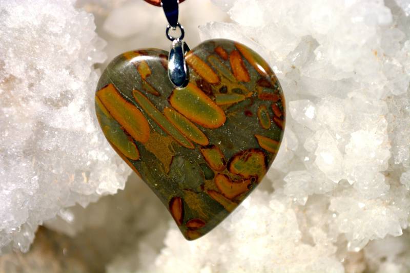 Fossiler Jaspis-Anhänger - Wald N220 von LITHOZENPALEOSCOPE