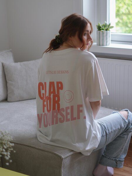 LITSCHI DESIGNS CLAP SHIRT von LITSCHI DESIGNS