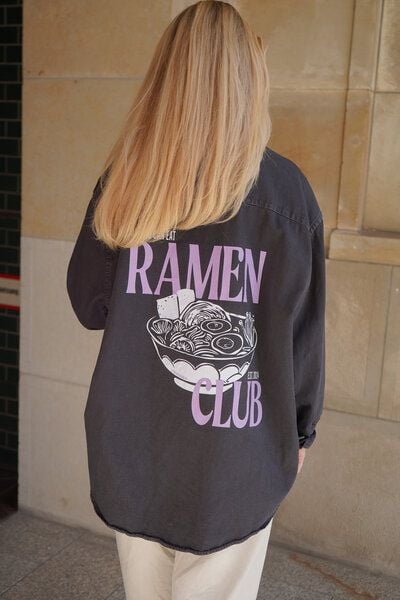 LITSCHI DESIGNS RAMEN WORKER SHIRT von LITSCHI DESIGNS