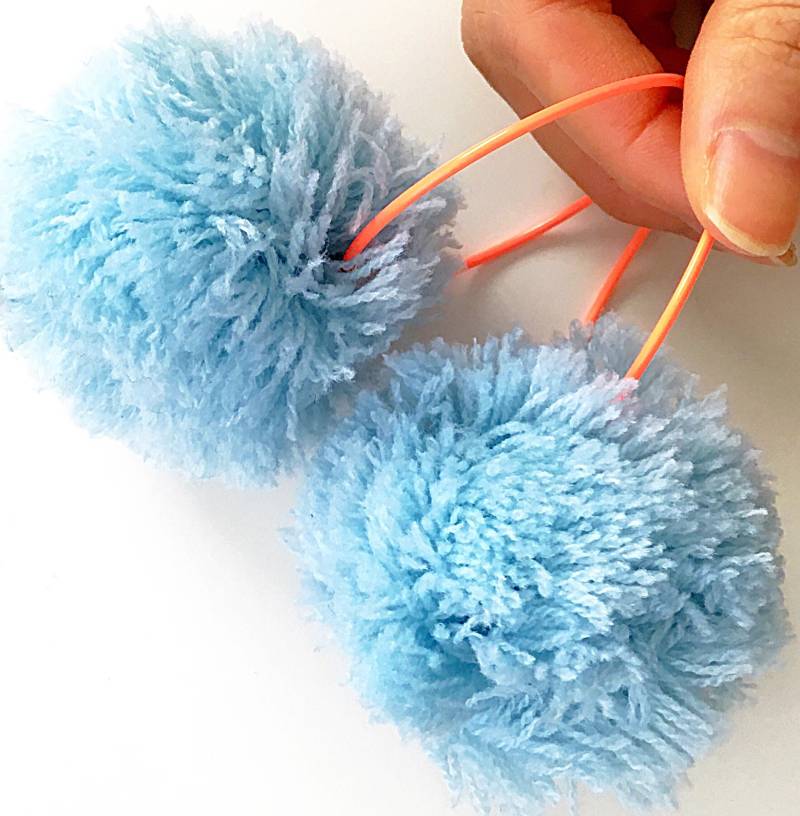 Große Pom Neon Orange Hoop Handgemacht Festival Ohrringe von LITTLEDREAMERUK