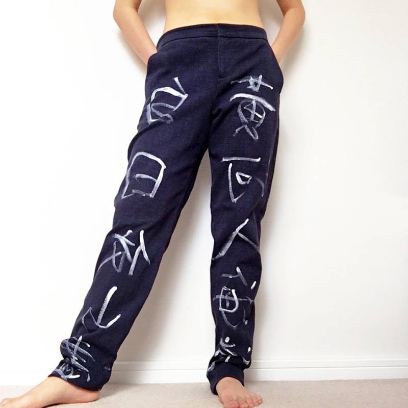 Y2K 00S Weiße Figuren Navy Nacharbeit Nachgearbeitet Unikat Hose von LITTLEDREAMERUK