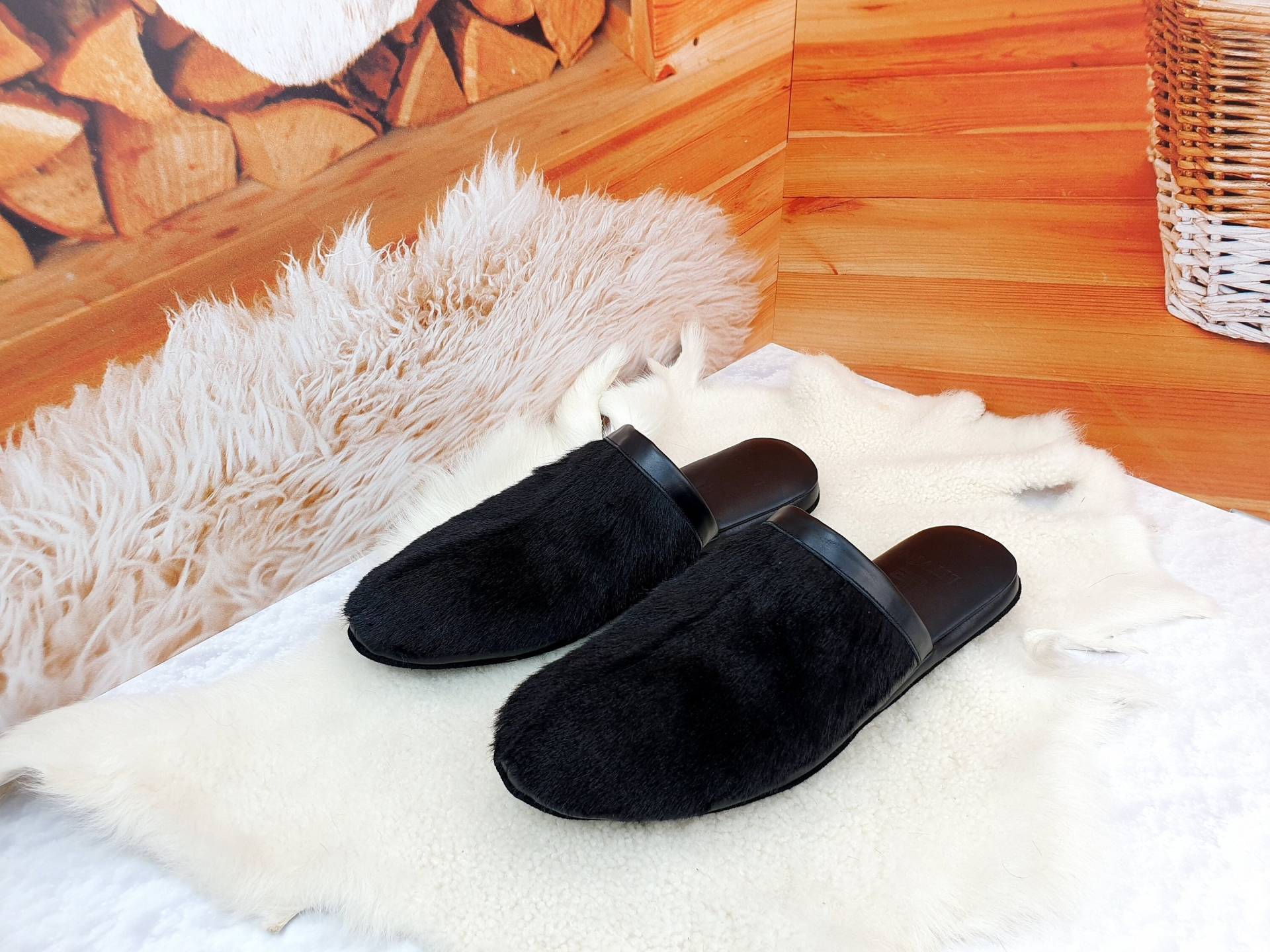 Schwarze Hausschuhe, Hausschuhe Herren, Lederpuschen, Ziegenfell Geschlossene Geschenk Für Ihn Schwarze Hausschuhe, Hausschuhe Herren, Lederpuschen, Ziegenfell Geschlossene Geschenk Für Ihn von LITVINShoes