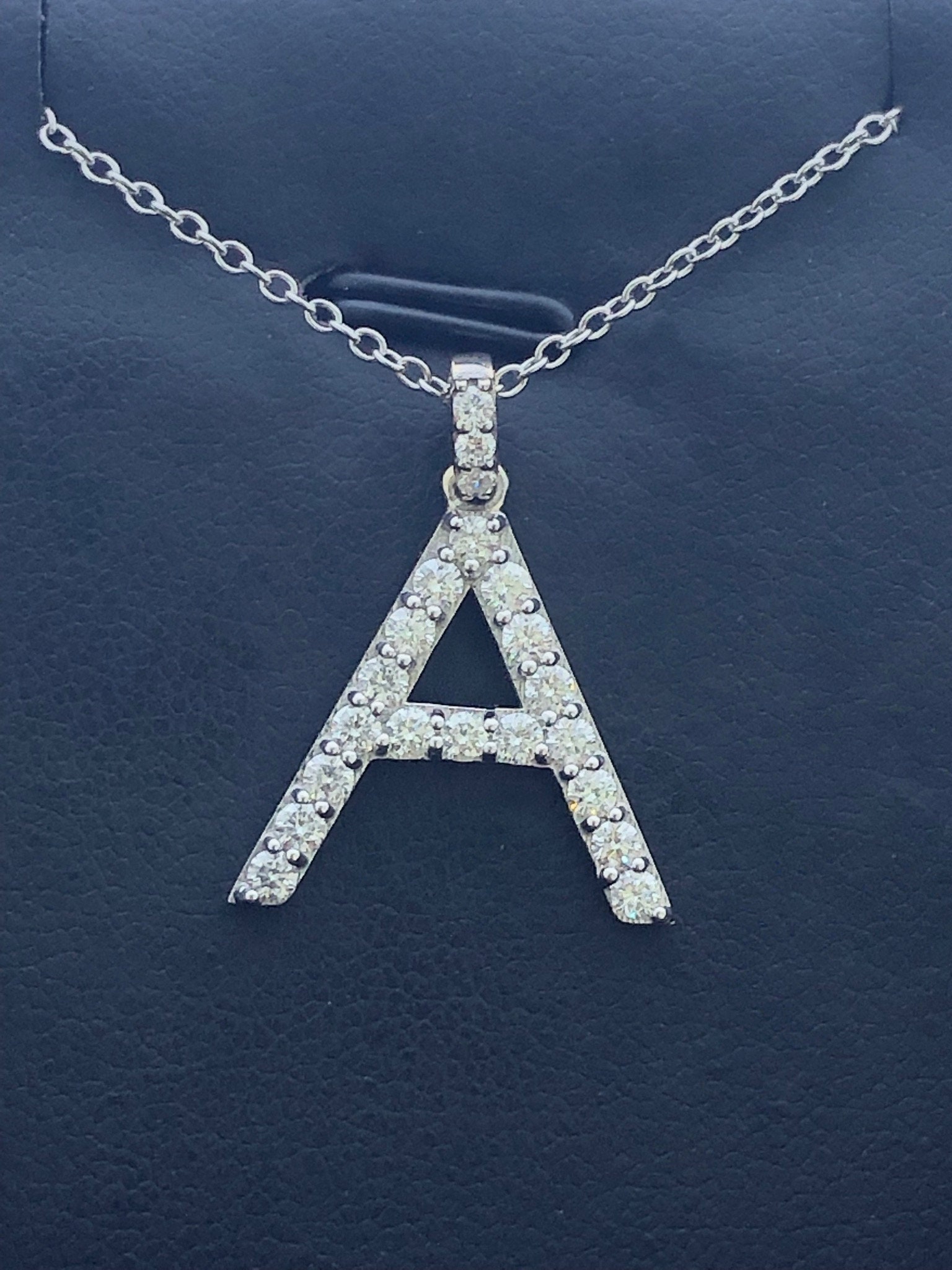 Liv 14K Weißgold Echte Diamanten Initial A Large Block Design G/Vs1 Halskette Geschenk von LIVbyLIVjewelers
