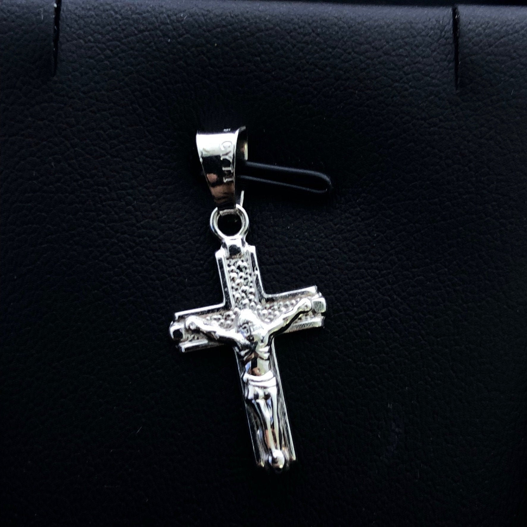 Liv 14K Weißgold Jesus Kruzifix Design Kreuz Charm Anhänger Halskette Geschenk von LIVbyLIVjewelers