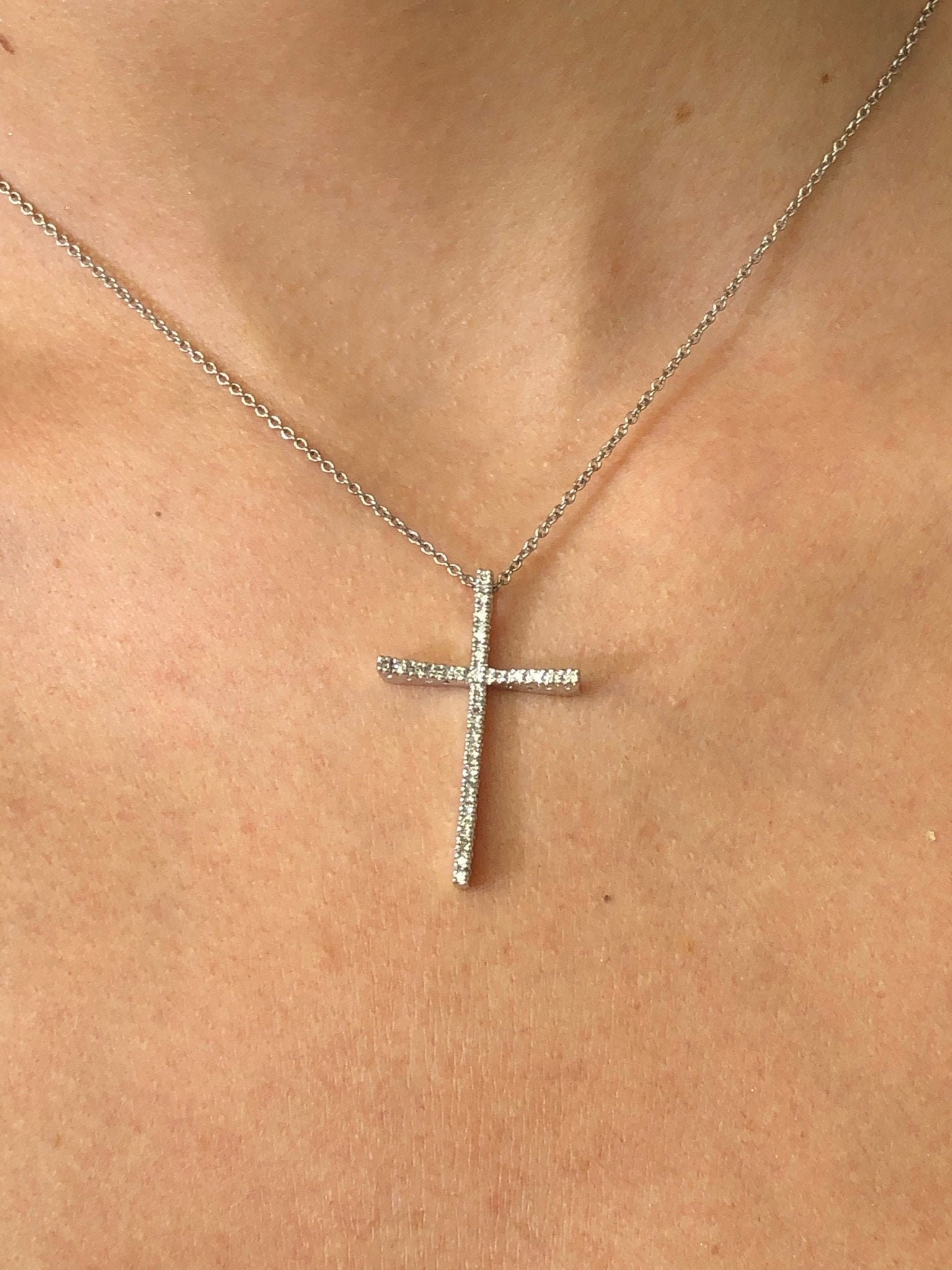 Liv 14K Weißgold & Diamanten 0, 25Ct G/Vs1 Pave Set Einzigartige Einfache Kreuz Halskette von LIVbyLIVjewelers