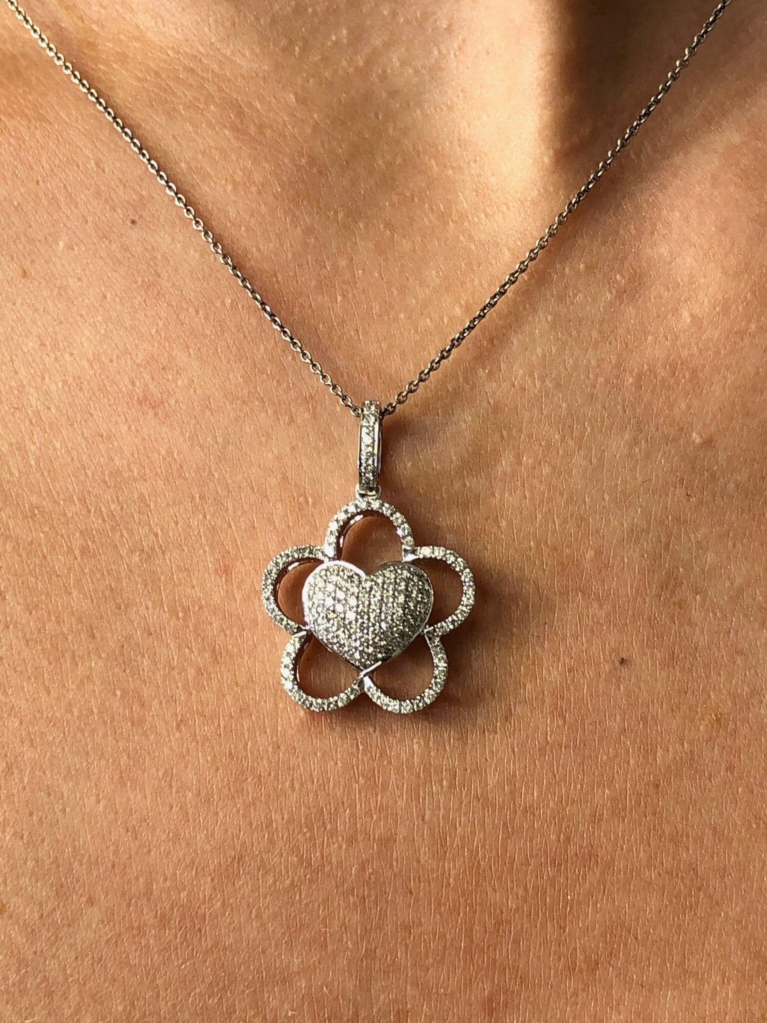 Liv 14K Weißgold & Naturdiamanten Einzigartige Herzform Blumen Design Halskette 16 "L von LIVbyLIVjewelers