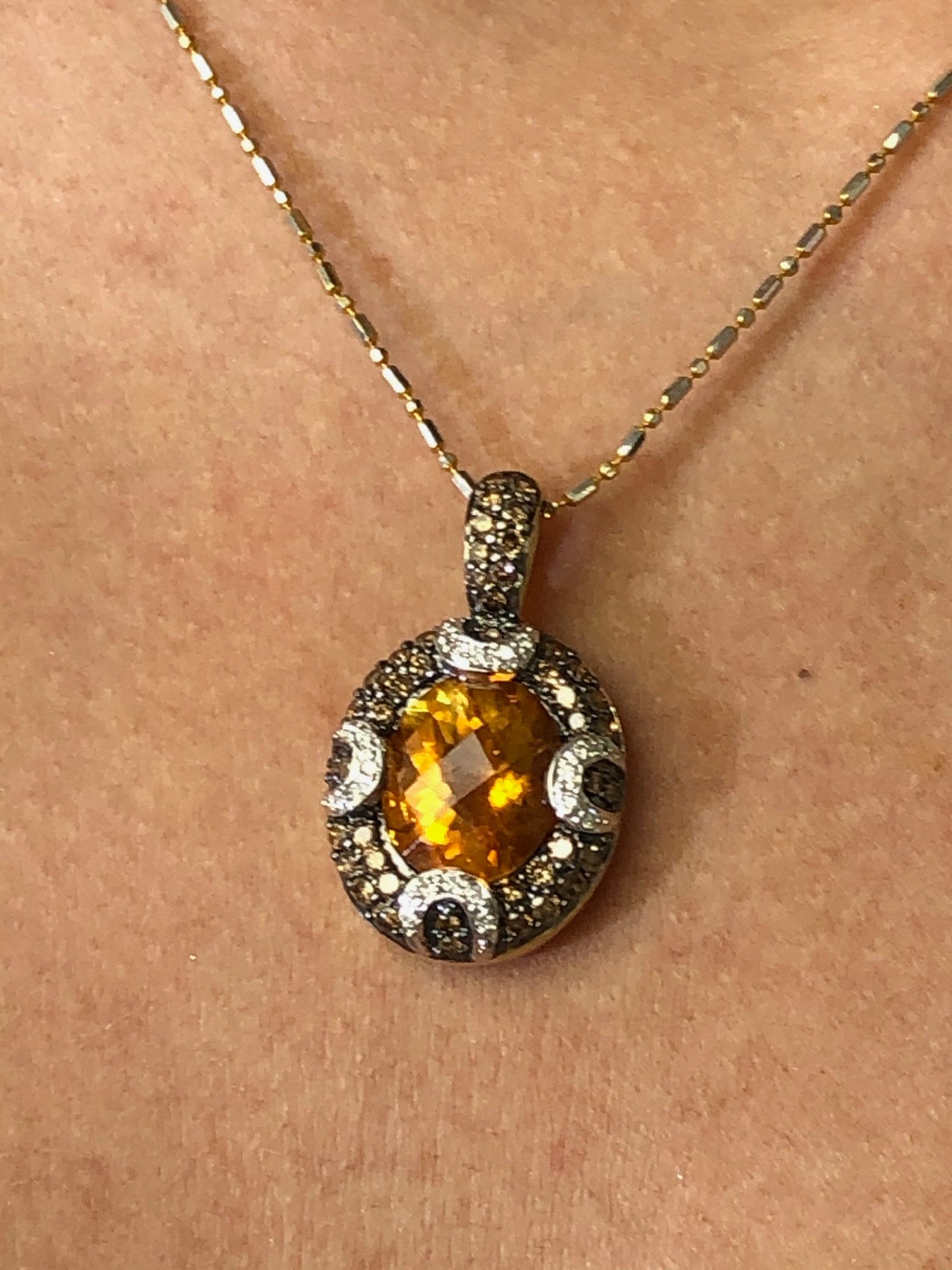 Liv 18K Gelbgold Diamanten & Golden Citrin Oval Cut Champagne Diamant Halskette von LIVbyLIVjewelers