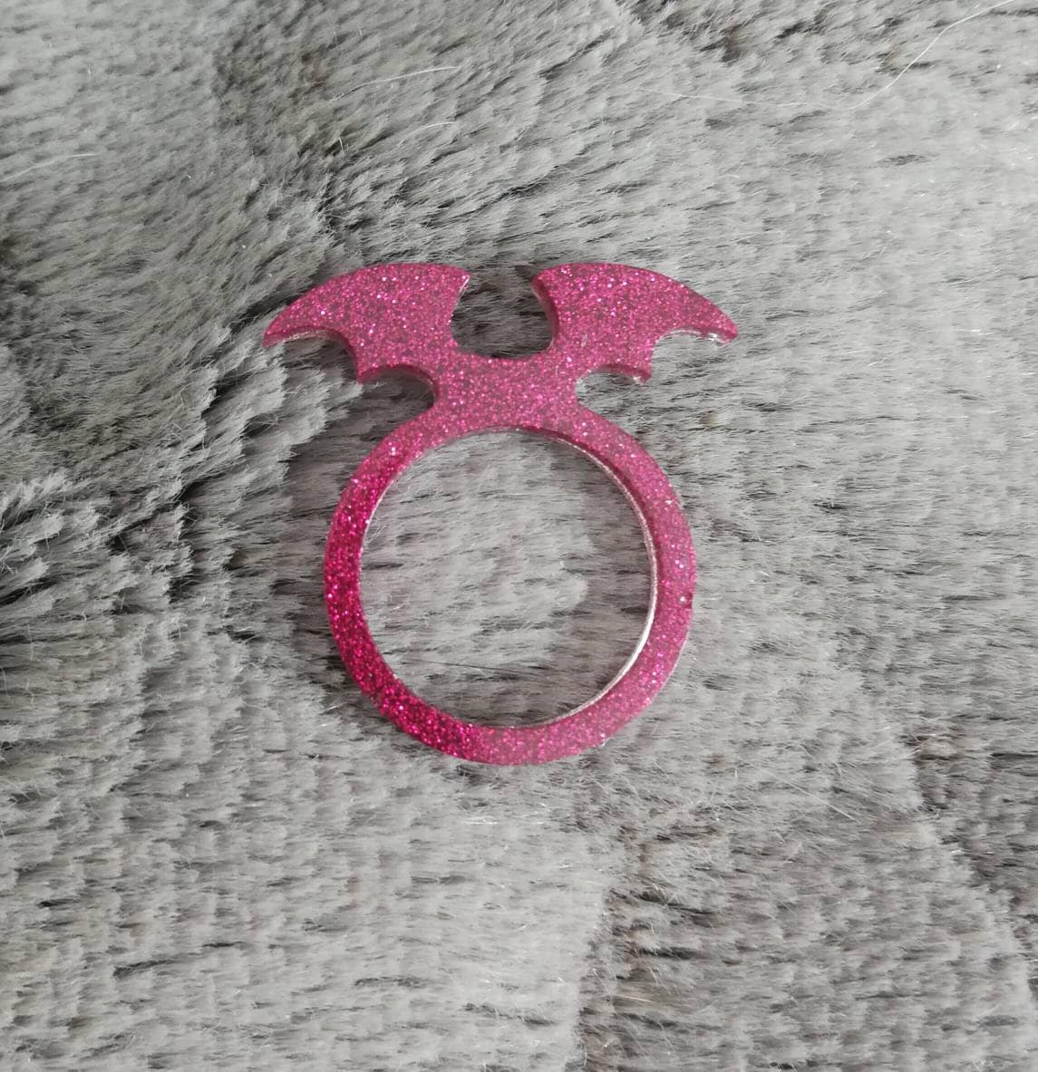 Katze Oder Fledermaus Kunstharz Ring Katze Oder Fledermaus Kunstharz Ring von LJCJewels