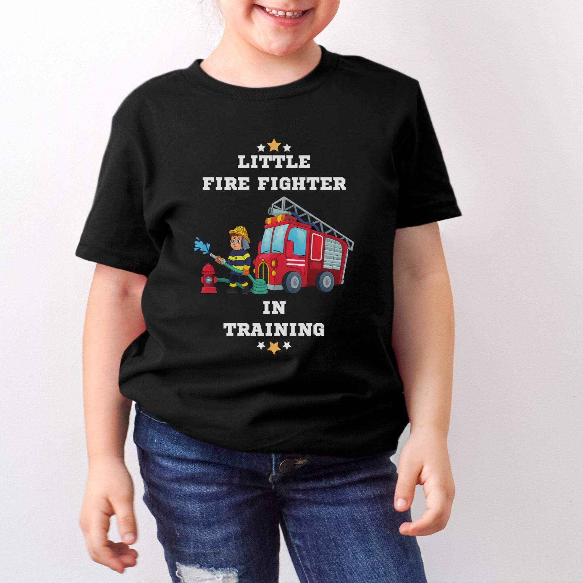 Kinder Feuerwehr T-Shirt, Kleiner Feuerwehrmann Im Training, Jungen Feuerwehrauto Shirt, Tshirt Für Kinder, Geschenk Shirt von LJCustomTeesDesign